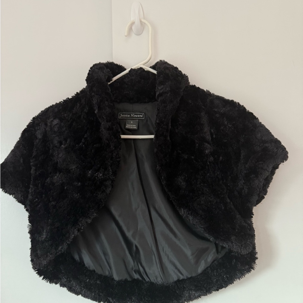Jessica Howard Luxurious Black Shrug